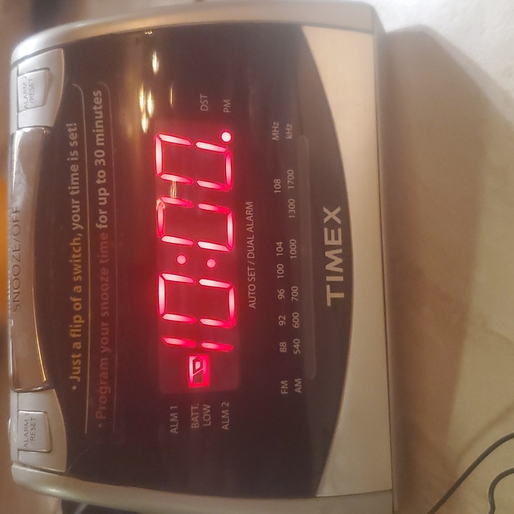 Timex T245S Auto Set Alarm Clock Radio
